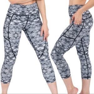 ZYIA Active Cobra Snake Metallic Pocket Light n Tight Hi-Rise Capri Legging 6-8